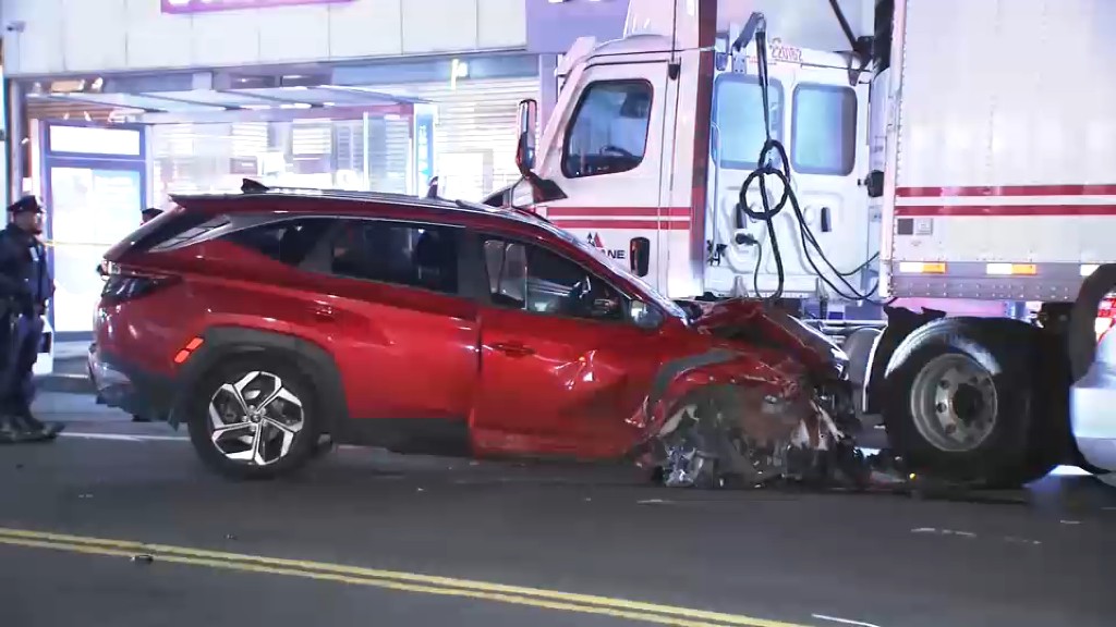 Accidente de tránsito entre vehículo y camión
